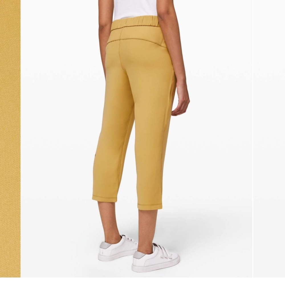 Lululemon On the Fly Crop *Woven 23"